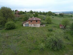 house with big land close to the sea 