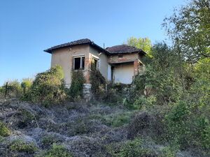 Old rural property with garage, land and nice views situated