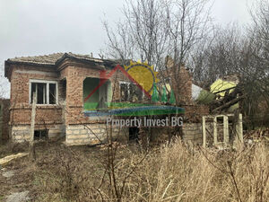 Large regulated corner plot 3500m², House 100m2, Varna,