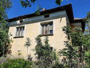 Old country house with plot of land and nice vrasta 