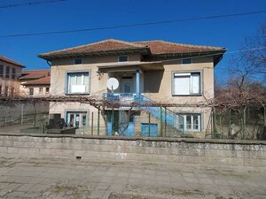 Bargain house with garage 20 km from Danube River, Pleven