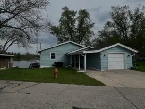 Beautiful remodeled home on Park Lake near Madison