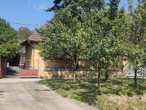 HIT OFFER! A well-kept and furnished house a stone's throw f