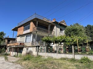 Big rural property with garage, spacious annex in vratsa 