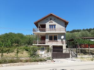 Solid villa with spacious yard and great views in Vratsa 