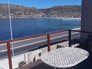 SEA VIEW Balcony to this en-suite STUDIO w kitchenette 