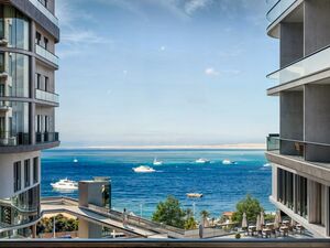 🌴 Live the View, Love the Lifestyle! 🌴