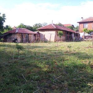 A two-story house with a yard in the village of Mramor