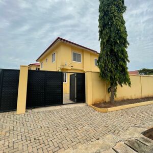 Exexutive 4bedroom house @ New Achimota/+233243321202