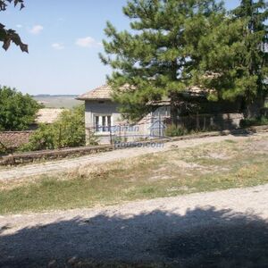 Bulgarian properties house in a lovely village not far to Da