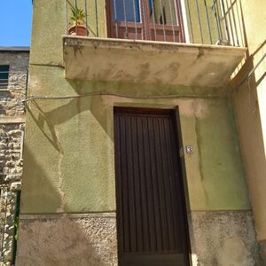 sh 808 town house, Caccamo, Sicily