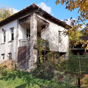 Old rural property with annex, barn, land and quiet location