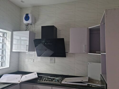 Fitted kitchen 